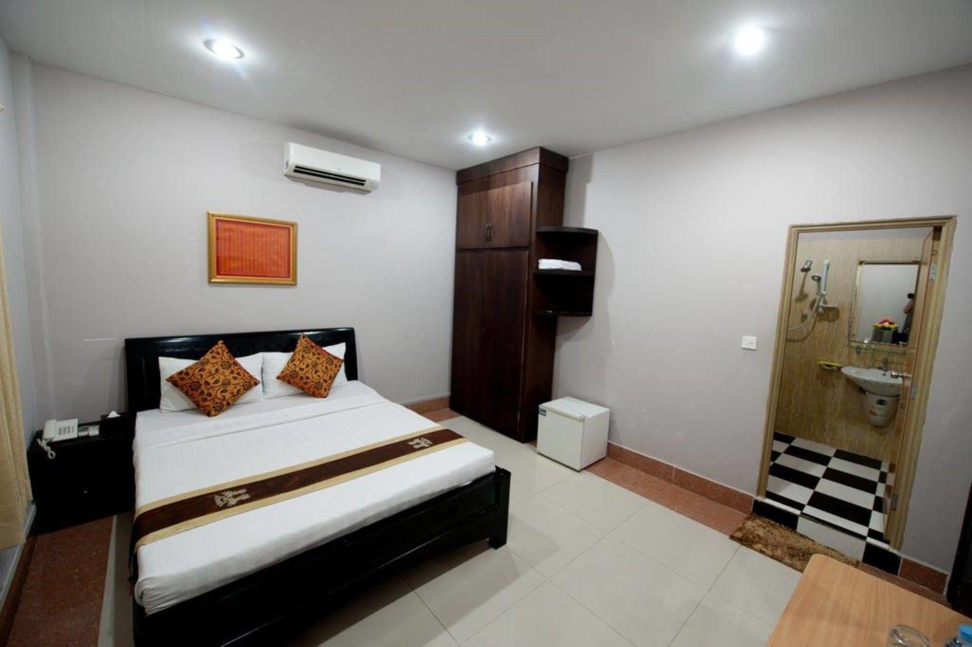 Wei Si Deng Hotel & Restaurant Phnom-Penh Buitenkant foto