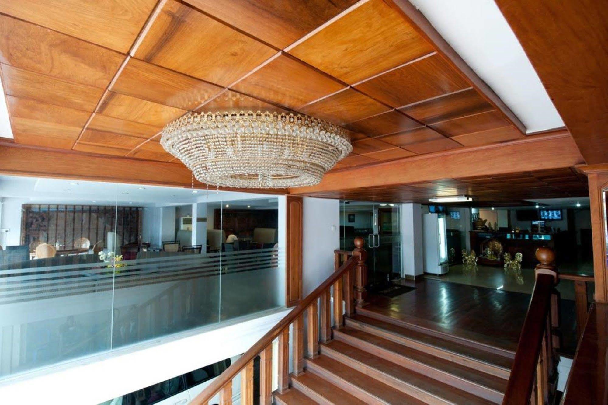 Wei Si Deng Hotel & Restaurant Phnom-Penh Buitenkant foto